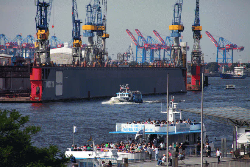 Hafenblick auf die Hansestadt Hamburg